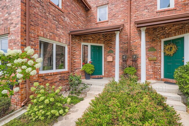 Foto del edificio - 287 S Holly St