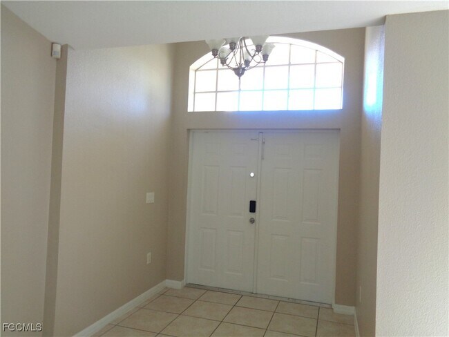 Building Photo - 2716 SW 12th Pl