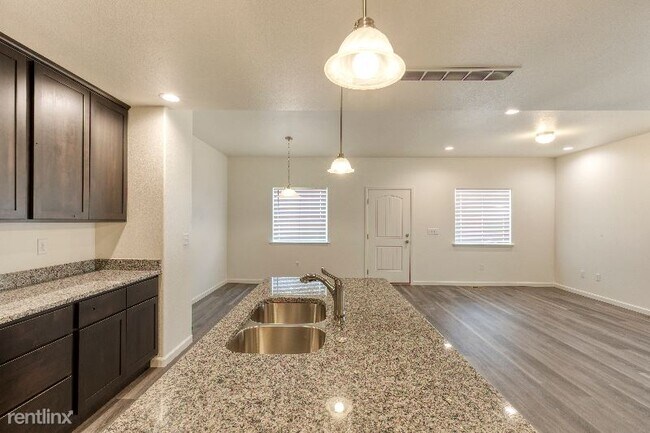 Foto del edificio - 3 br, 2.5 bath Townhome - 4355 W. 24th St....