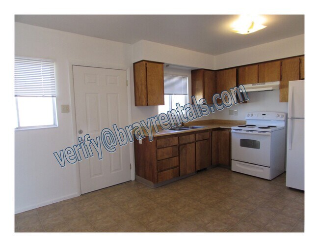 Building Photo - 271 W Parkview Dr