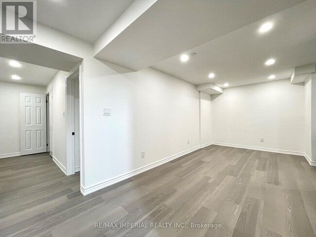 Building Photo - 40 Brewsland Crescent