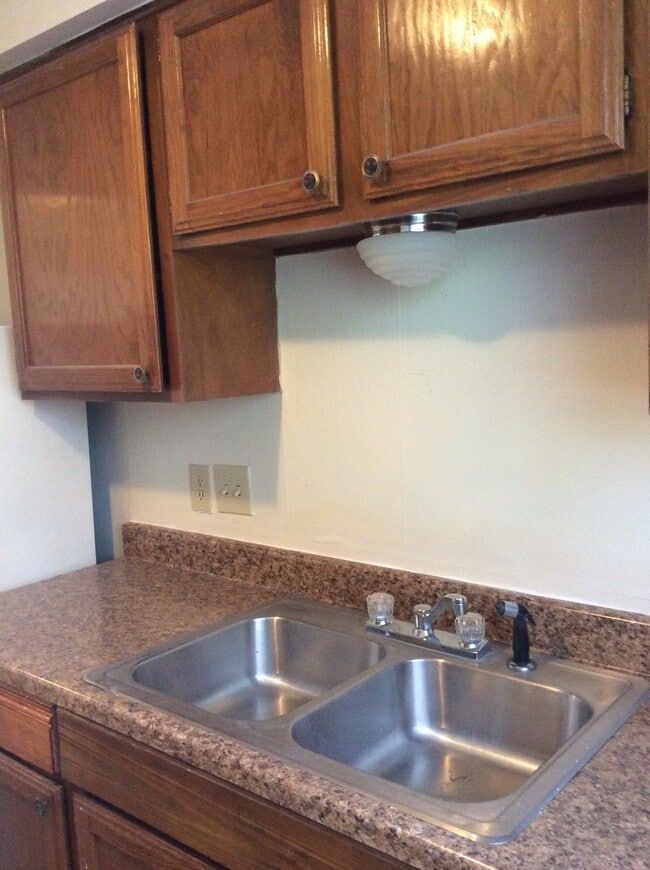 Building Photo - 8747 Granite Dr