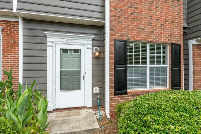 Foto del edificio - 4312 Pine Springs Ct