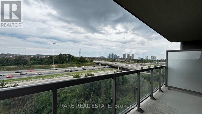 Photo du bâtiment - 349-349 Rathburn Rd W