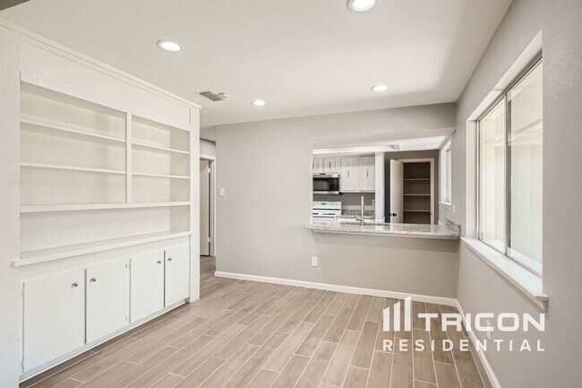 Building Photo - 2625 Sam Houston Dr