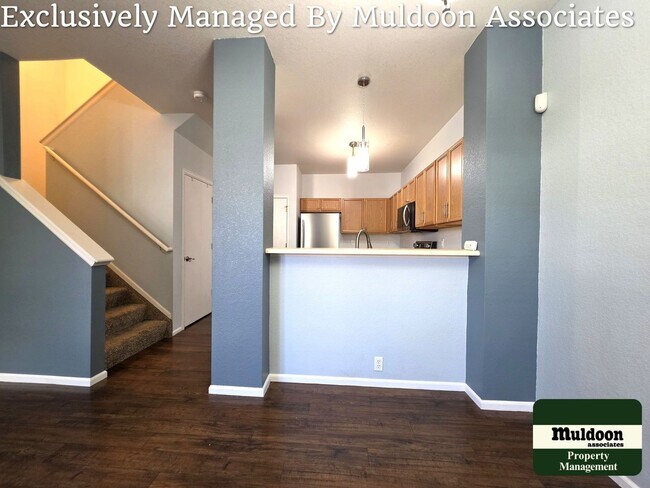 Building Photo - 6017 Ensemble Hts