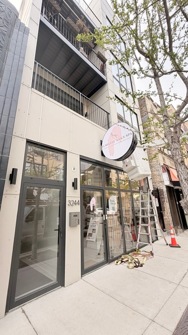 Building Photo - 3244 N Lincoln Ave
