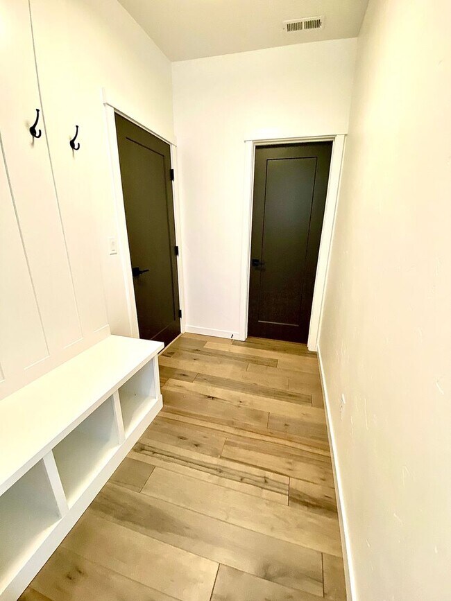 Building Photo - ECHELON