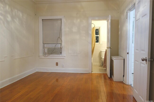 Building Photo - 160-11 84th Rd