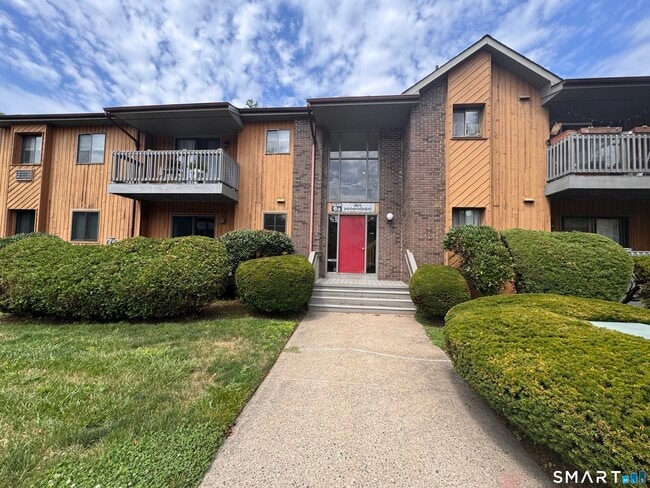 Building Photo - 5 Riverview Dr