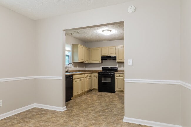 Building Photo - 960 Maple Leaf Ridge