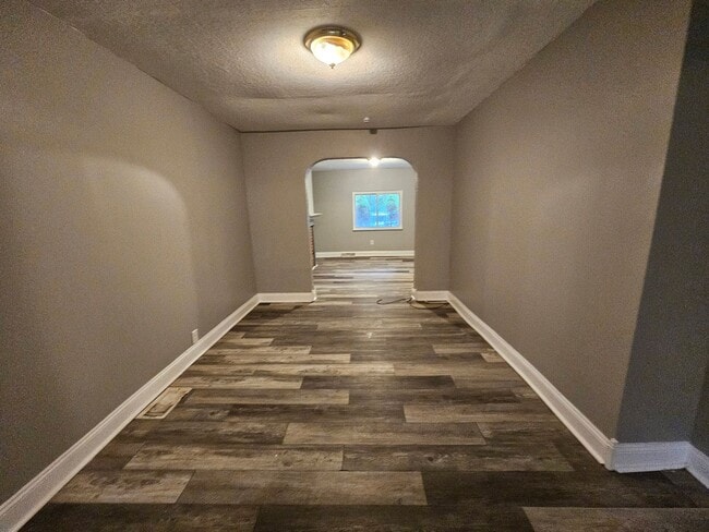 Building Photo - 3 bed 1 bath House for rent in Crafton!