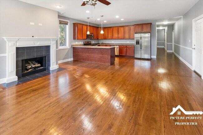 Building Photo - 1437 E 65th Pl