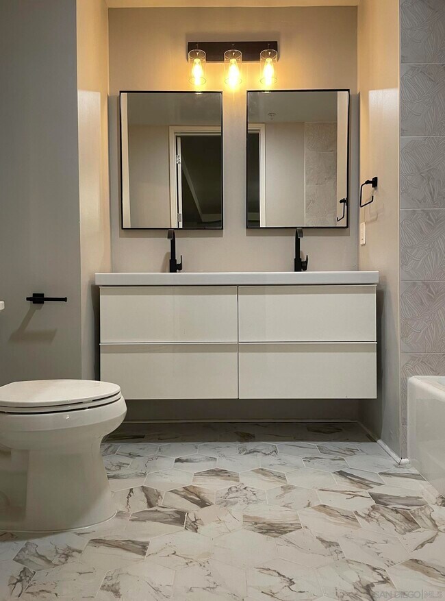 Foto del edificio - 350 W Ash St