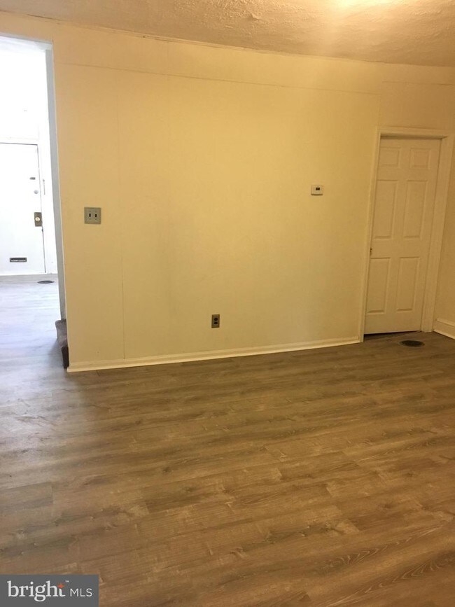 Foto del edificio - 4330 Fleming St