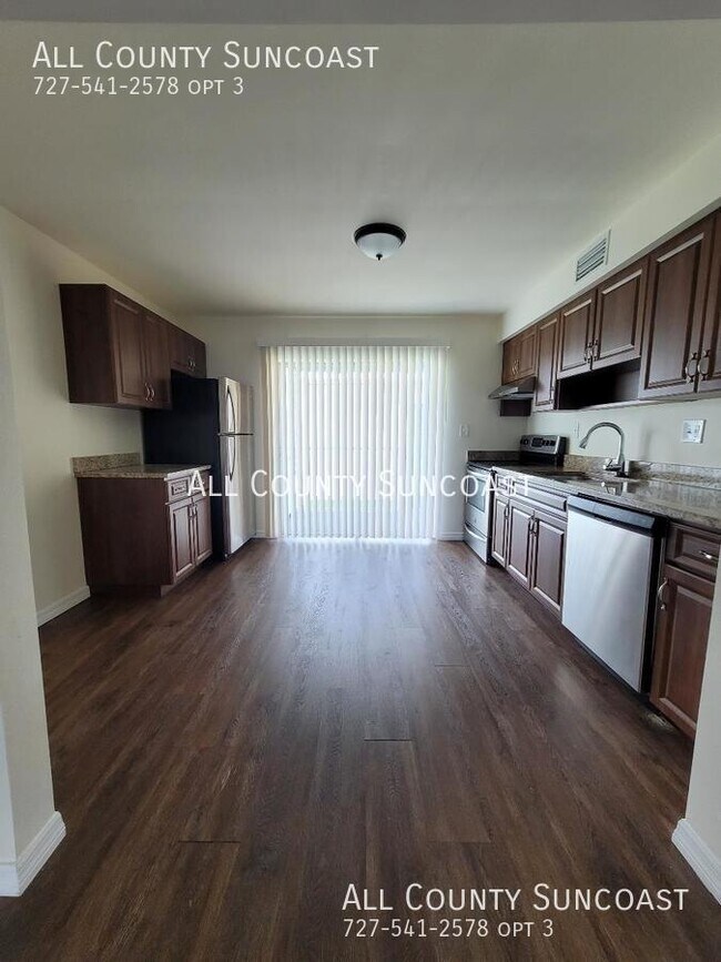 Foto del edificio - Lauren Manor condo for rent- many upgrades!