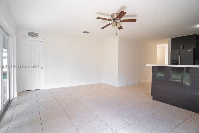 Foto del edificio - 15650 NW 39th Ct