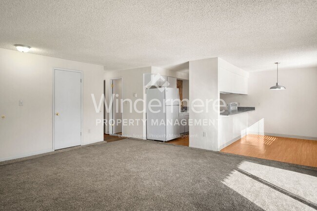 Foto del edificio - **MOVE IN SPECIAL** 1/2 OFF 1ST FULL MONTH'S RENT**Mission East Apts 2 br/1 bath ground floor + W...