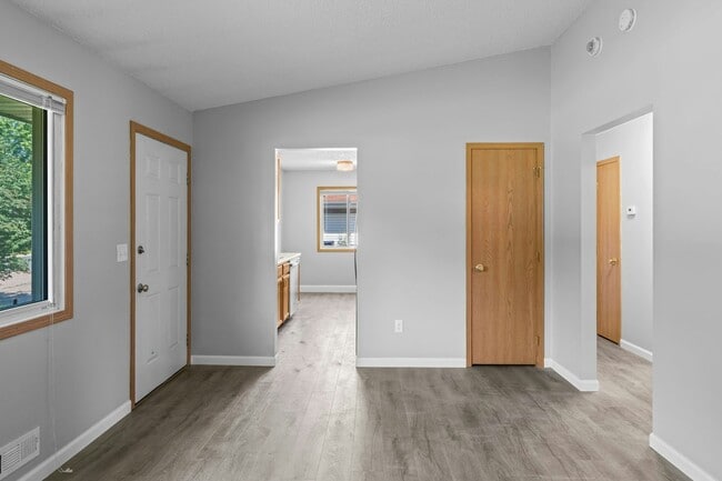 Building Photo - 14840 Dallara Ave