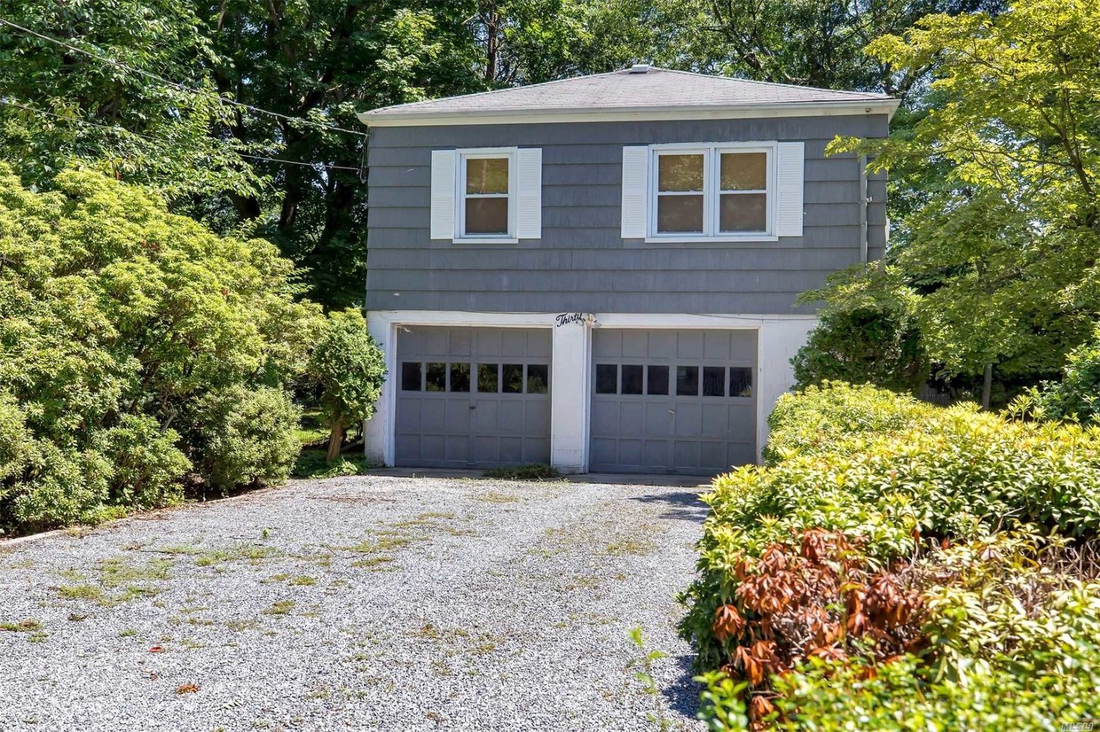 Primary Photo - 30 Shady Ln