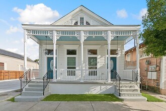 Building Photo - 2550 N Galvez St