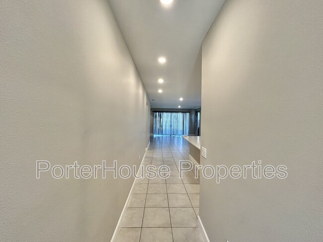 Foto del edificio - 374 Sofia Ln