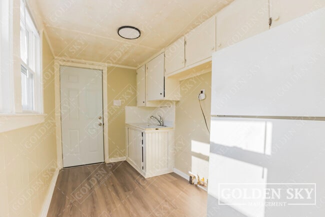 Building Photo - 2011 E 18th St