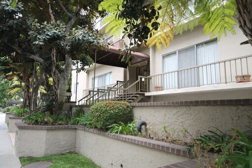 Building Photo - 10747 Wilshire Blvd
