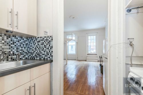 Building Photo - 132 E 73rd St