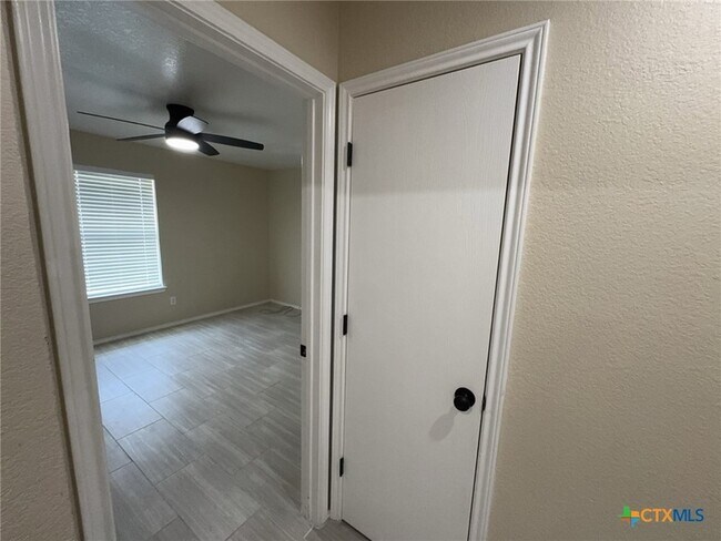 Foto del edificio - 2611 Littlewood Dr
