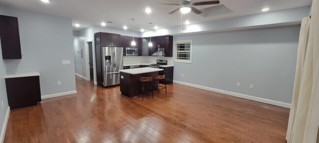 Foto del edificio - 206 Columbia Ave