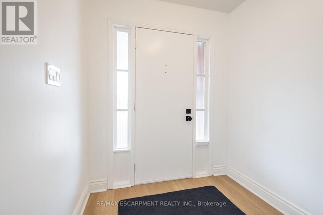 Building Photo - 173 Hendrie Ave