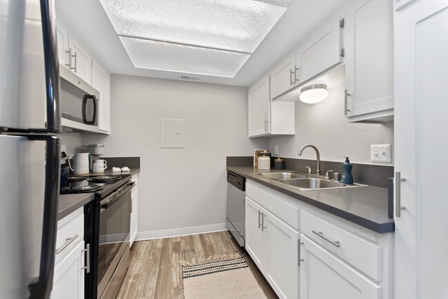 Foto del edificio - Hendrix Apartments - A 55+ Lifestyle Community