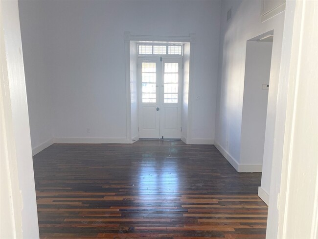 Building Photo - 306 San Bernardo Ave