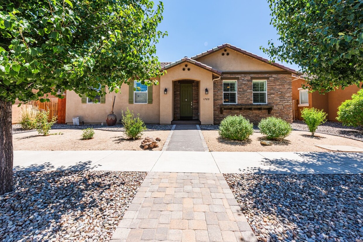 Primary Photo - Upgraded 3 bed 2 ba 1862 sq. ft. w/ 2 car ...