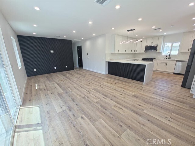 Foto del edificio - 7333 Vanalden Ave