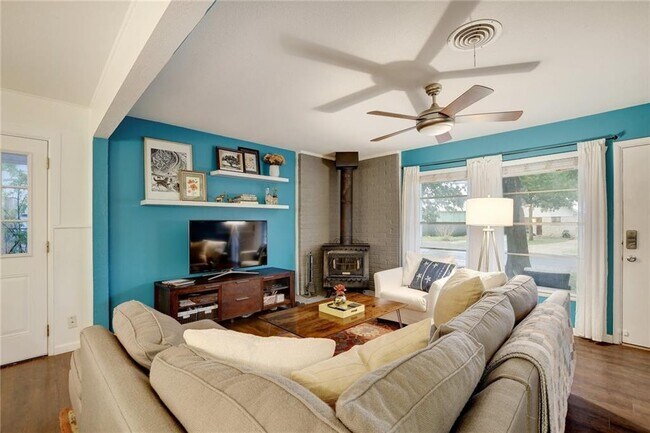 Foto del edificio - 4712 Everglade Dr