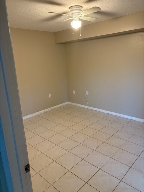 OFICINA/HABITACIÓN DE INVITADOS - 2212 22nd Ln