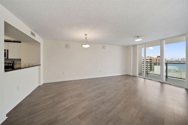 Building Photo - 1500 Bay Rd