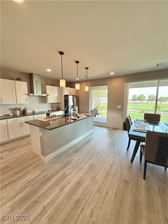 Building Photo - 4760 SE Clifftop Dr