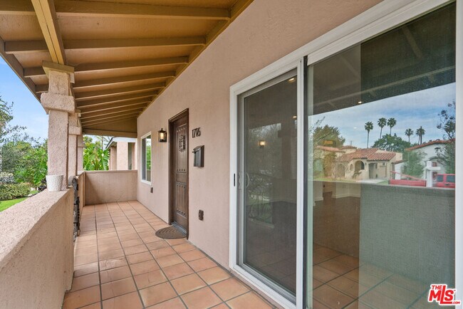 Foto del edificio - 1716 S Genesee Ave