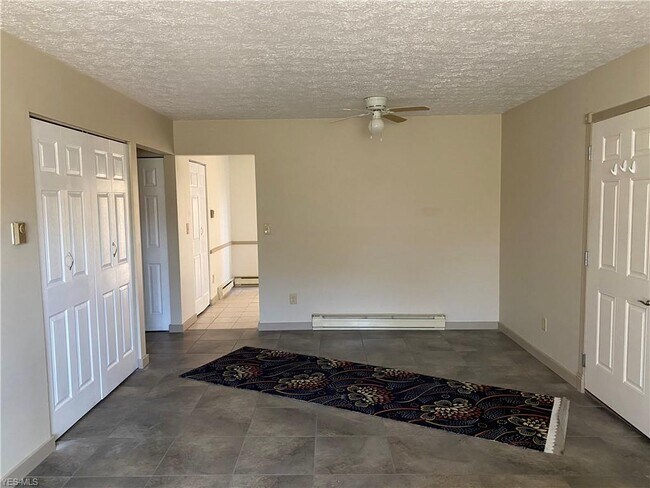 Building Photo - 3695 Indian Run Dr