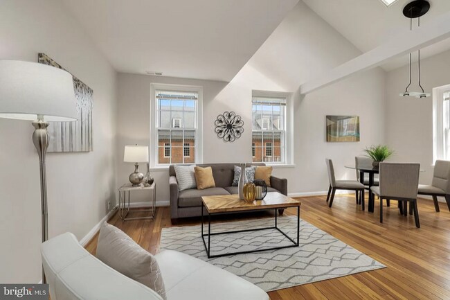 Foto del edificio - 3831 Rodman St NW