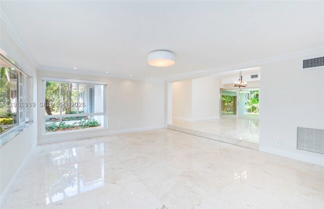 Foto del edificio - 310 Harbor Dr