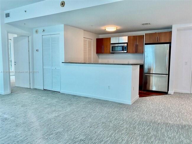 Building Photo - 300 S Biscayne Blvd