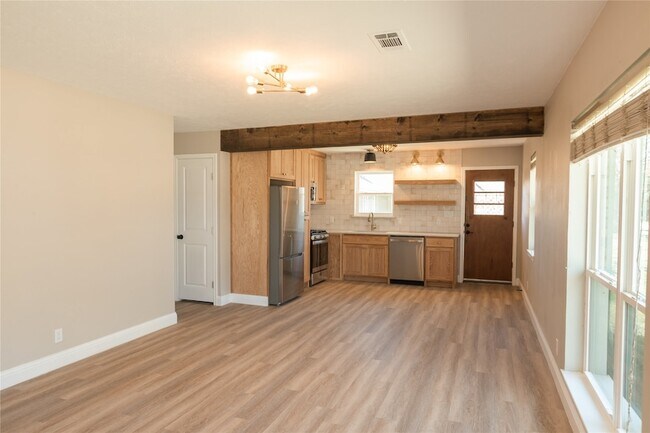 Building Photo - 602 N Morris St