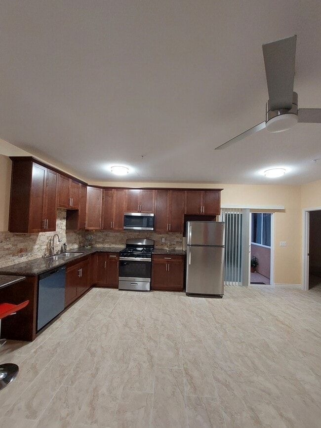 Building Photo - 709 Vale View Dr