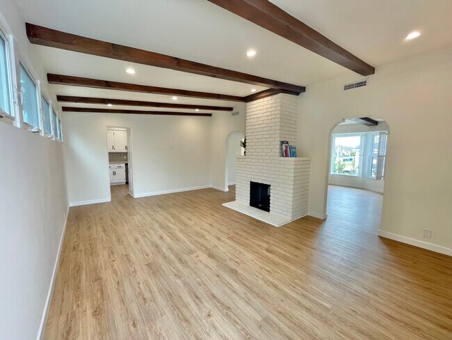 FamRM- Lots of Spanish Charm - 3702 Sawtelle Blvd