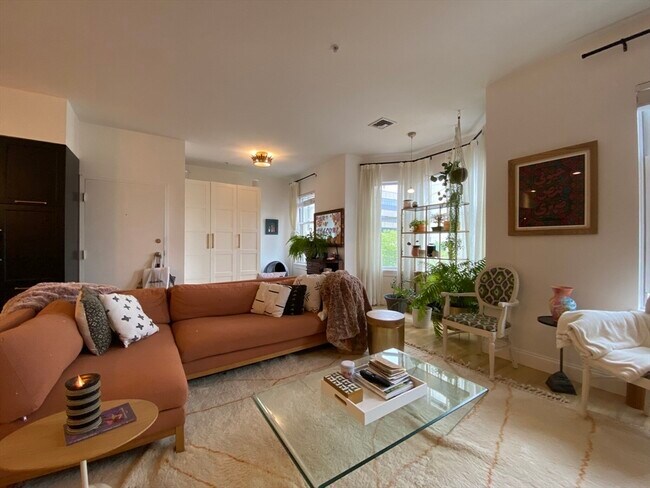 Foto del edificio - 877 Harrison Ave