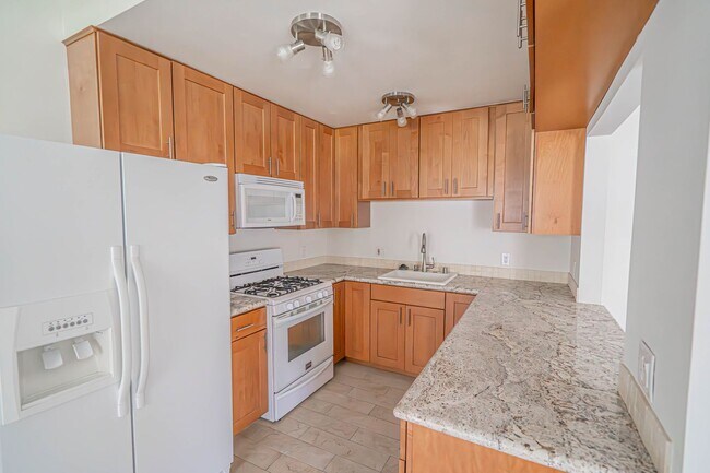 Foto del edificio - 2 Bedroom Home in Friendly Valley in 55+ C...